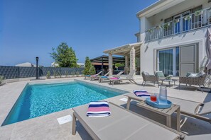Casa familiar, diversos dormitoris (Villa Aria with heated Pool and) | Piscina | Piscina a l'aire lliure de temporada 