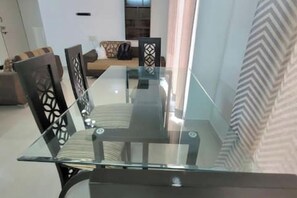 تناول الطعام