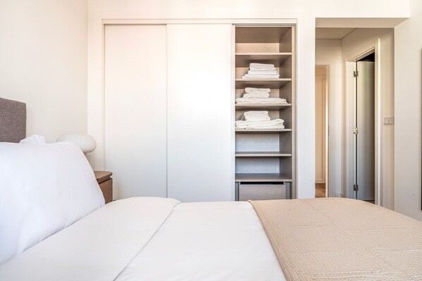 Iron/ironing board, WiFi, bed sheets