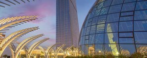 Exterior - The Palm Tower  (Dubai)