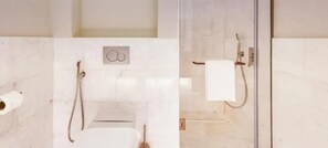 Bathroom - The Palm Tower  (Dubai)