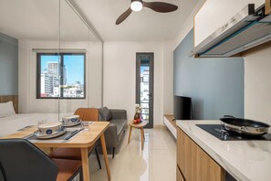 Apartment, 1 Bedroom, Sea View | Desk, free WiFi, bed sheets