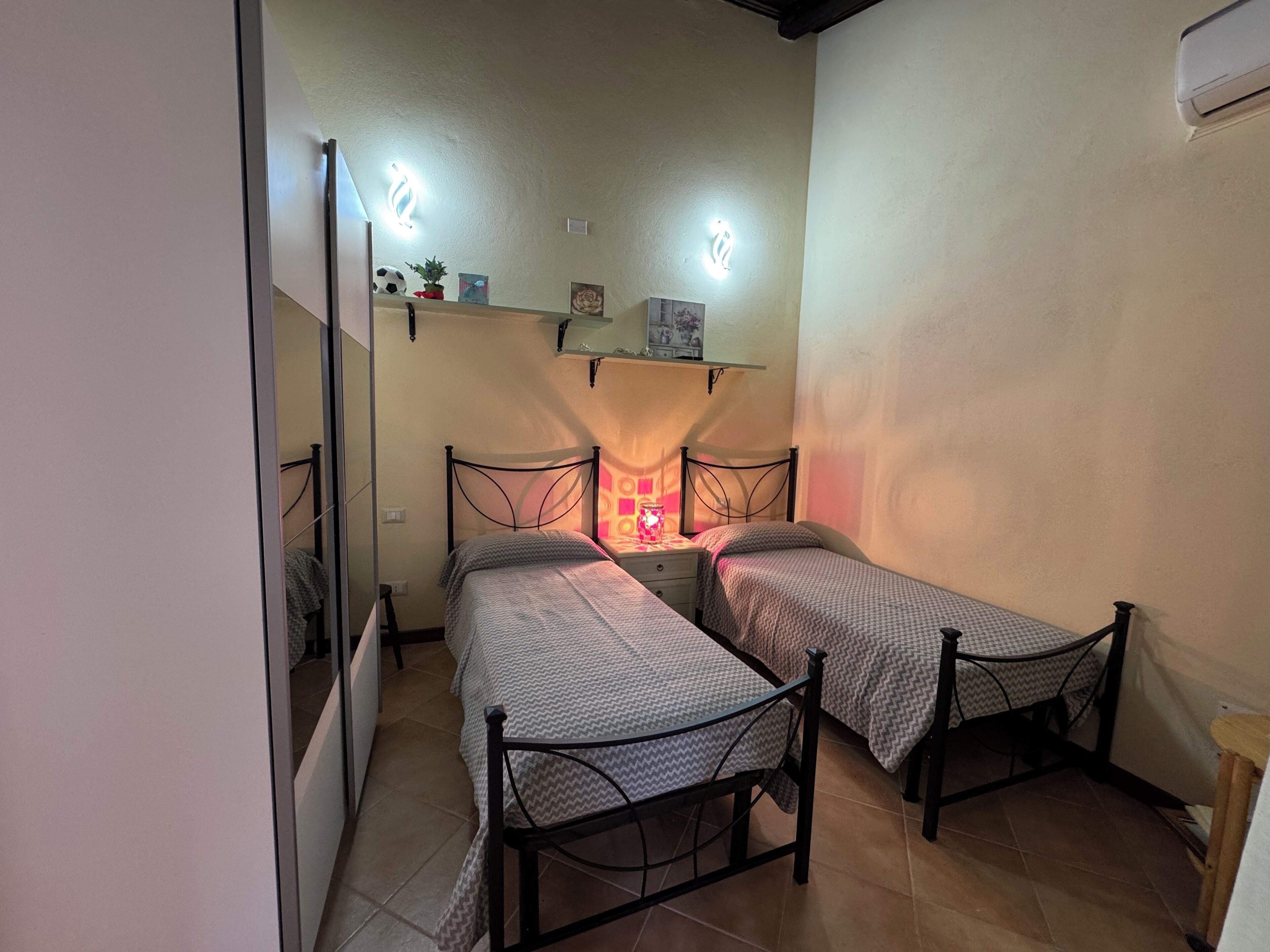 2 Schlafzimmer, Bügeleisen/Bügelbrett, Bettwäsche