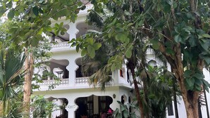 A two-story building with a white exterior and multiple balconies. - Perfect 3-bedroom apartment with AC in superb Mtwapa location (Mtwapa)