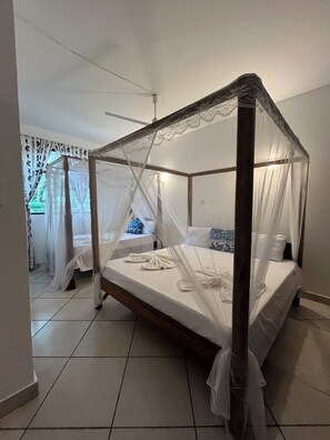 3 bedrooms, iron/ironing board, WiFi, bed sheets