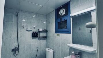 Superior Single Room, Shared Bathroom, City View | Bathroom | Shower, free toiletries, hair dryer, slippers