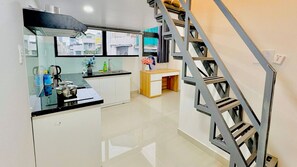 Studio, City View | Desk, iron/ironing board, free WiFi