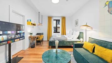 1 Schlafzimmer, Schreibtisch, Bügeleisen/Bügelbrett, Reisekinderbett