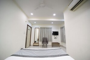 Deluxe Double Room, Balcony, City View | Bed sheets, wheelchair access - Hari Haran Prestige (Varanasi)