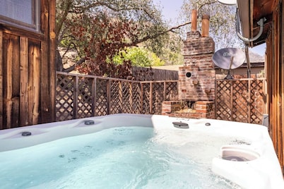 Riverfront Cabin - Private River Access & Hot Tub