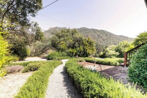 Property grounds - Riverfront Cabin - Private River Access & Hot Tub (Three Rivers)