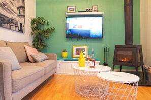 Älytelevisio, takka, DVD-soitin