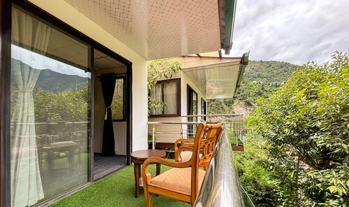 The Sona Heli Resort 