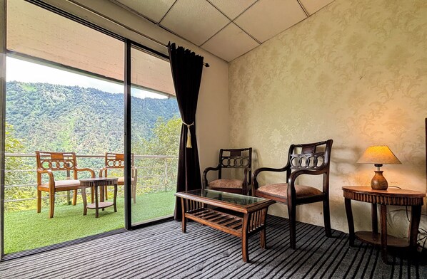 Quarto casal luxo, vista para a montanha | Sacada