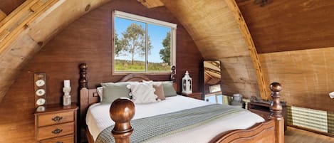 1 bedroom, bed sheets