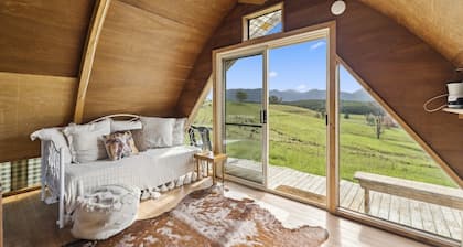 Baker's Hut - Off-Grid, Fire Pit, Fire Bath, Cozy, Views, Sleeps 2-3