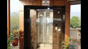 Lift - Hotel Bindram Palace (Rishikesh)