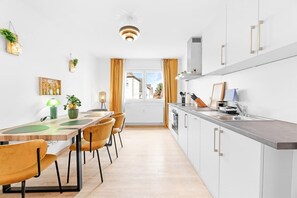 雪櫃、微波爐、焗爐、爐具