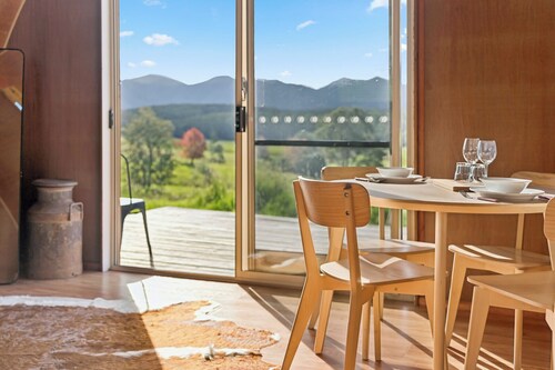 Bickell's Hut - Off-Grid Farm Stay, Fire Pit, Fire Bath, Cozy, Views - Sleeps 2 -4