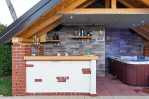 Tina de hidromasaje al aire libre