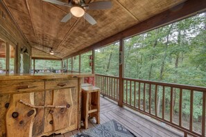 Property grounds - Bearadise - 4 BR Cabin in Gated Community! Hot tub, Games, Firepit, Pool Table (Blue Ridge)
