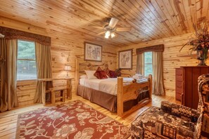 4 室のベッドルーム、デスク、WiFi (無料)、ベッドシーツ