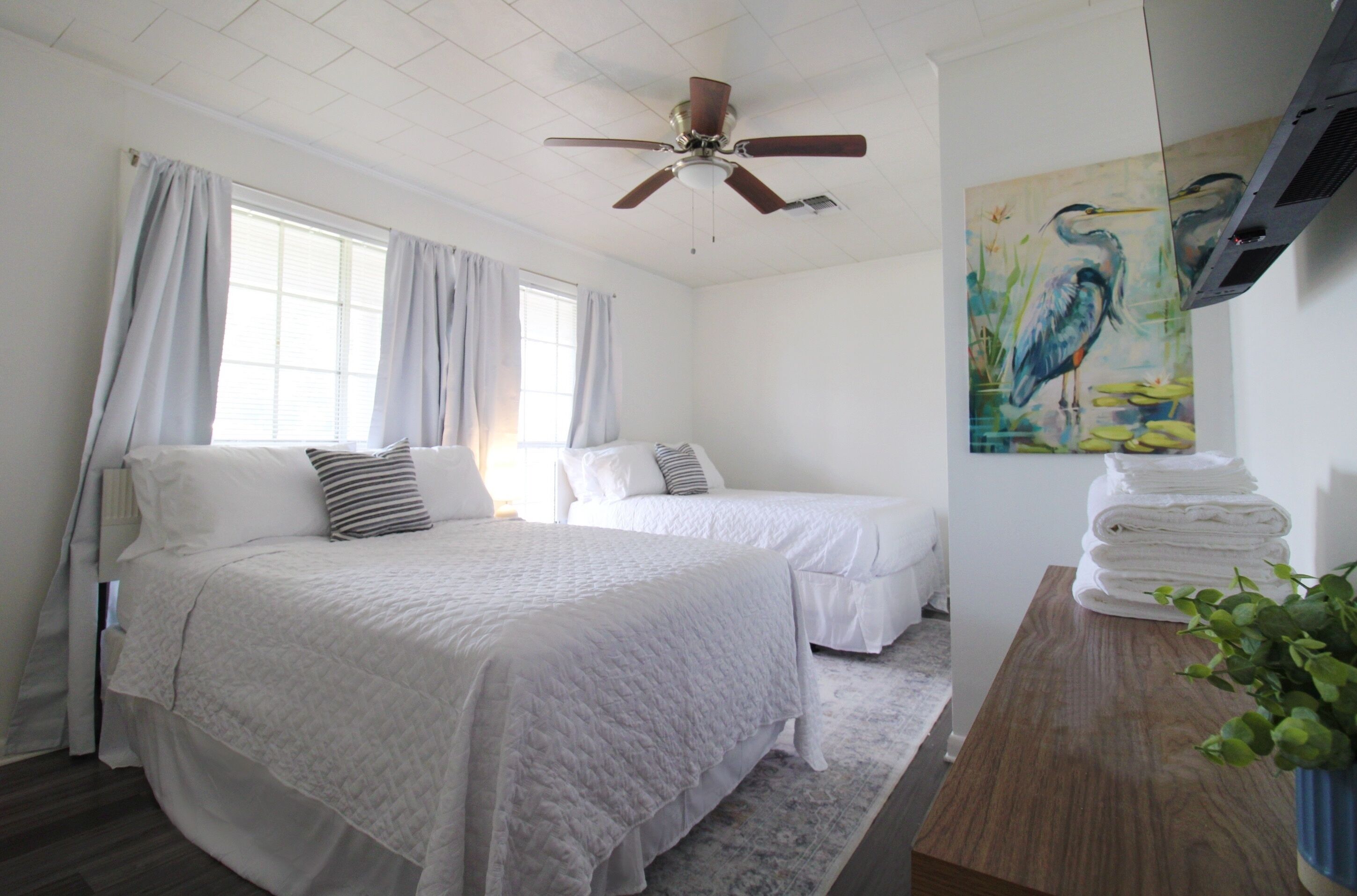 4 多间卧室、办公桌、  熨斗/熨衣板、免费 WiFi