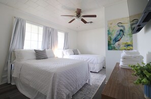 4 slaapkamers, een bureau, een strijkplank/strijkijzer, gratis wifi