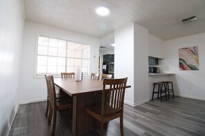 Dining - 15% ALL OF JUNE! Spacious Screened- In Porch Perfect for Group Stays (Houma)