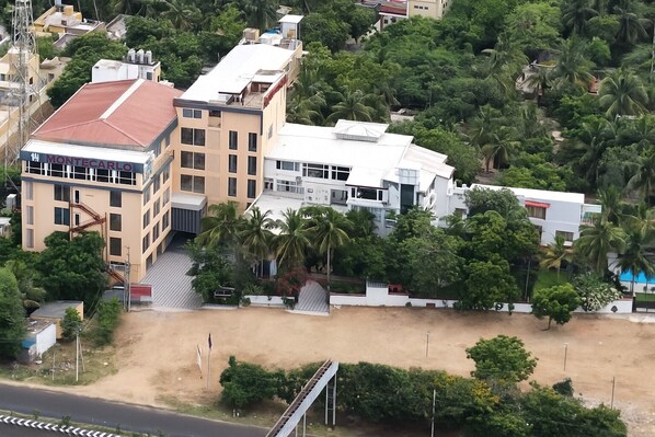 Front of property - Hotel Montecarlo (Tirupporur)