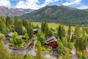 Exterior - Cedars at Palisades by AvantStay | Hot Tub, Resort Access, and Mountain Views (Olympic Valley)