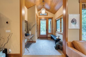 Interior - Cedars at Palisades by AvantStay | Hot Tub, Resort Access, and Mountain Views (Olympic Valley)