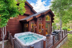 Terrace/patio - Cedars at Palisades by AvantStay | Hot Tub, Resort Access, and Mountain Views (Olympic Valley)