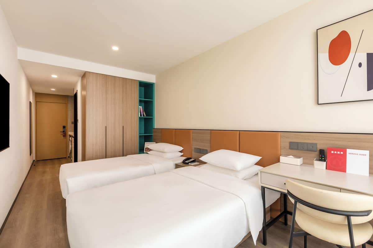 Habitación económica con 2 camas individuales, vistas a la ciudad | Wifi gratis