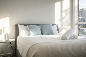 4 habitaciones, escritorio, tabla de planchar con plancha y wifi