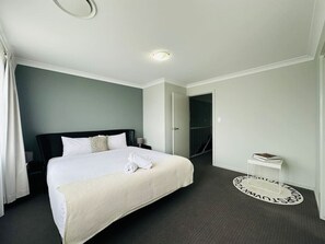 4 bedrooms, desk, iron/ironing board, WiFi