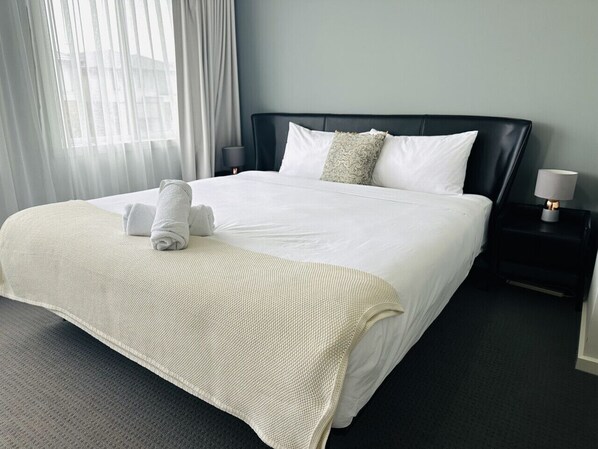 4 bedrooms, desk, iron/ironing board, WiFi