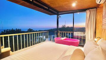 9 bedrooms, WiFi, bed sheets