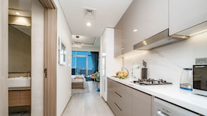 Studio Confort, vue piscine | Cuisine privée