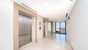 Elevator - Farhad Exclusive Studio Suite (Dubai)