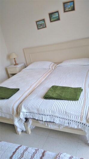 2 bedrooms, in-room safe, iron/ironing board, free WiFi - Soula Beach House (Protaras)