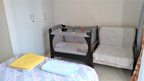 2 bedrooms, in-room safe, iron/ironing board, free WiFi - Soula Beach House (Protaras)