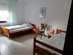 3 bedrooms, iron/ironing board, free WiFi, bed sheets