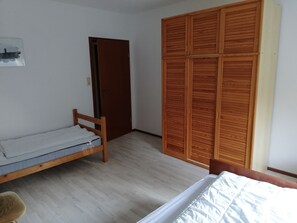 3 chambres, fer et planche à repasser, Wi-Fi gratuit, draps fournis