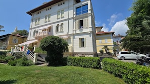 Esterni