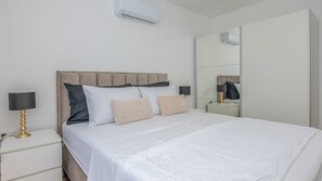 3 slaapkamers, een strijkplank/strijkijzer, gratis wifi, beddengoed