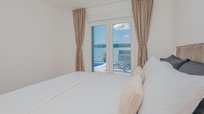 3 slaapkamers, een strijkplank/strijkijzer, gratis wifi, beddengoed