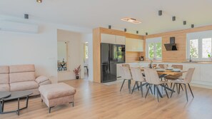 Interior - Villa Kristina - Makarska by Villas Guide (Donji Proložac)