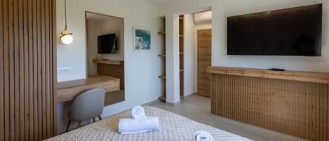 5 bedrooms, iron/ironing board, free WiFi, bed sheets