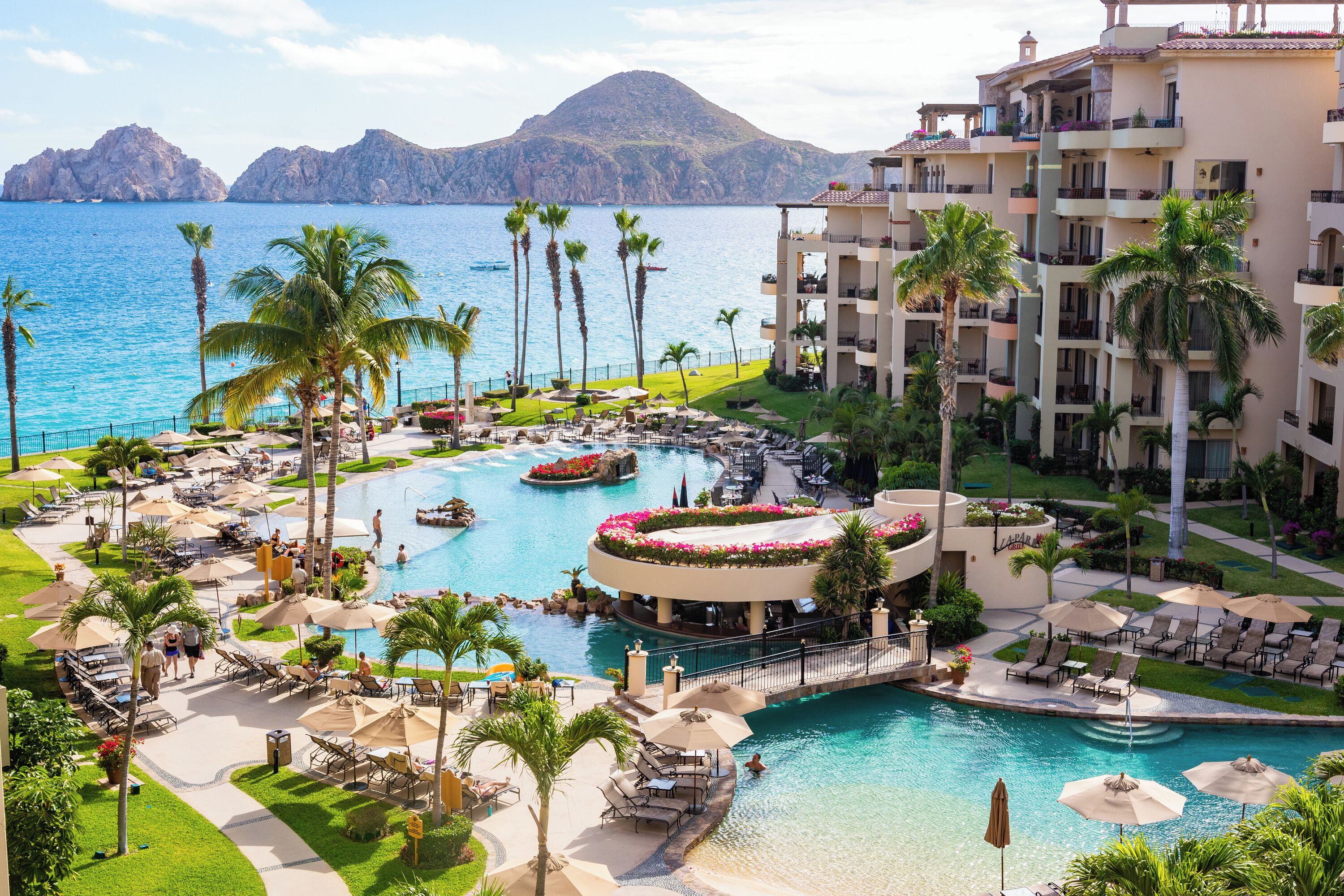 สระว่ายน้ำกลางแจ้ง